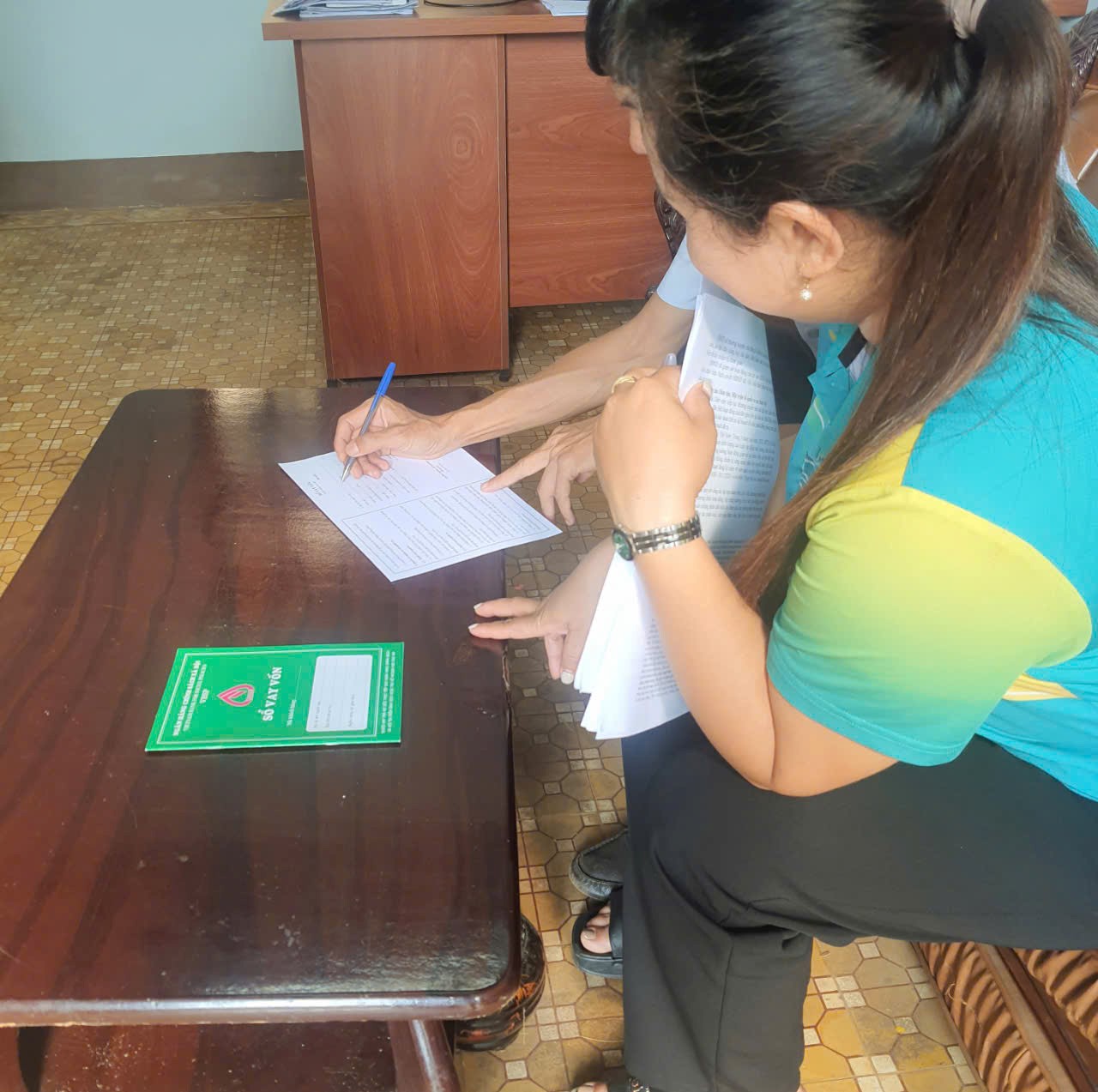 Ủy ban Nhân dân xã Băng A Drênh đẩy mạnh hoạt động cho vay chương trình học sinh viên viên có hoàn cảnh khó khăn trên địa bàn
